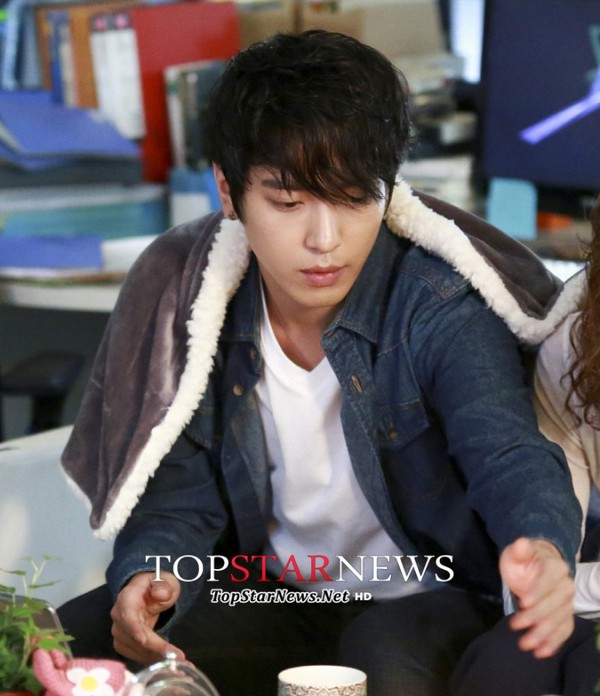 Yoon Eun Hye, Jung Yong Hwa tình tứ đắp chung chăn 5