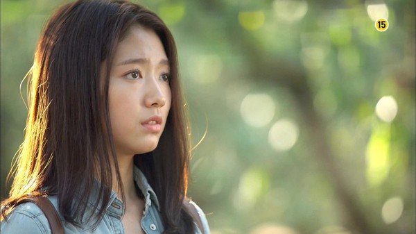 Park Shin Hye lặng nhìn Lee Min Ho ôm cô gái khác 5