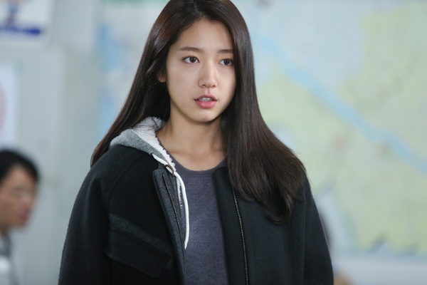 Cận cảnh "ôm ấp" giữa... đồn cảnh sát của Eun Sang - Young Do 5