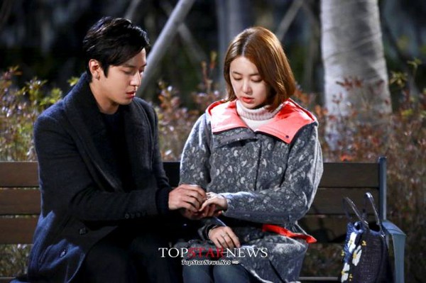 Vừa chia tay, Yoon Eun Hye đã được Jung Yong Hwa cầu hôn 4