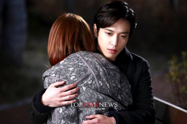 Vừa chia tay, Yoon Eun Hye đã được Jung Yong Hwa cầu hôn 6