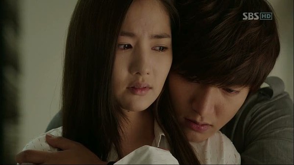 Lee Min Ho - chàng trai của những cái ôm từ phía sau 6 Lee Min Ho - chàng trai của những cái ôm từ phía sau 6