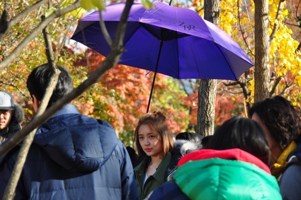 Yoon Eun Hye khoe nụ cười tỏa nắng trên phim trường 7