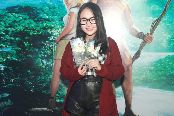 Chiều Xu&acirc;n, Thảo V&acirc;n, Kim Hiền đồng loạt đưa con đi xem phim 8