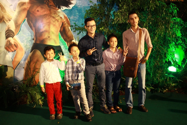 Chiều Xu&acirc;n, Thảo V&acirc;n, Kim Hiền đồng loạt đưa con đi xem phim 10