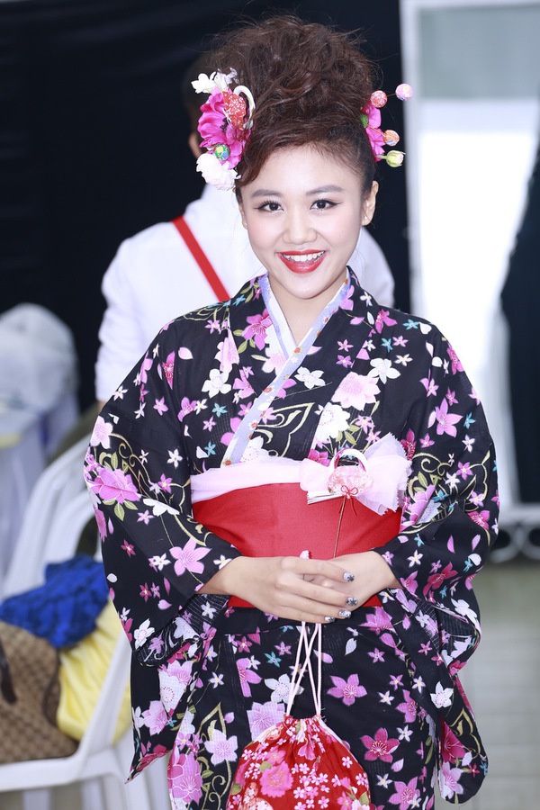 Văn Mai Hương rạng rỡ với Kimono 1
