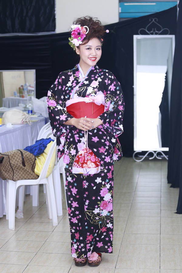 Văn Mai Hương rạng rỡ với Kimono 2