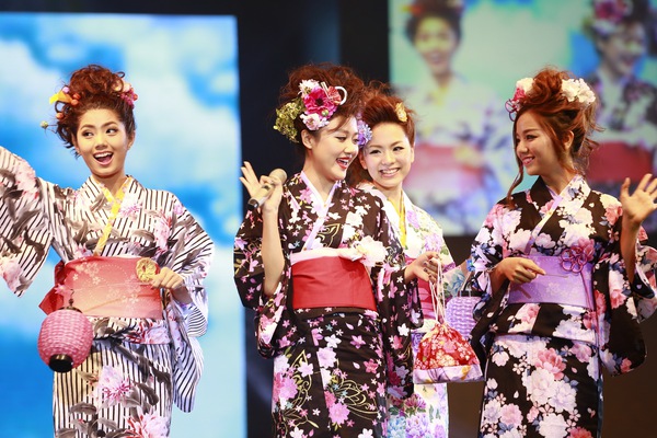 Văn Mai Hương rạng rỡ với Kimono 6