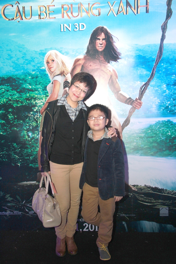 Chiều Xu&acirc;n, Thảo V&acirc;n, Kim Hiền đồng loạt đưa con đi xem phim 6