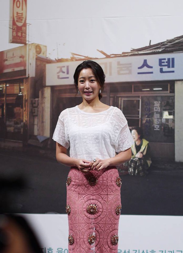 Con gái Kim Hee Sun nổi giận vì thấy mẹ hôn Lee Min Ho 3