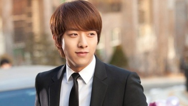 Lee Jung Shin (CNBlue) làm anh em rể của Kwon Sang Woo 1