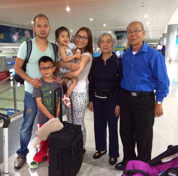 Cả gia đình chồng Việt kiều về nước ủng hộ Hồng Ngọc 1