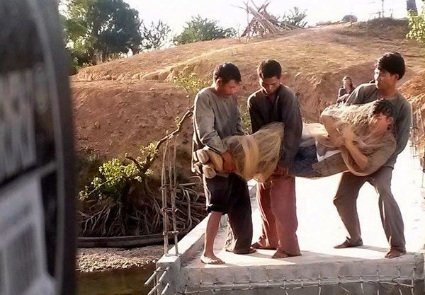 Trần Bảo Sơn bị quăng xuống sông vì định kiến 2
