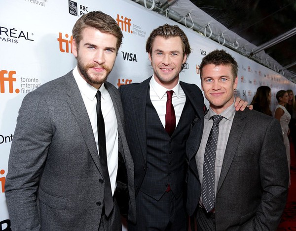 Ngắm anh trai cả của Liam và Chris Hemsworth trong 