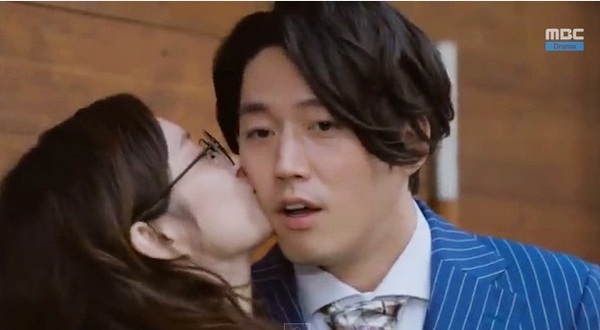 Jang Hyuk bất ngờ hôn Jang Nara say đắm 1