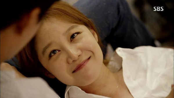 Jo In Sung nắm tay Gong Hyo Jin: 