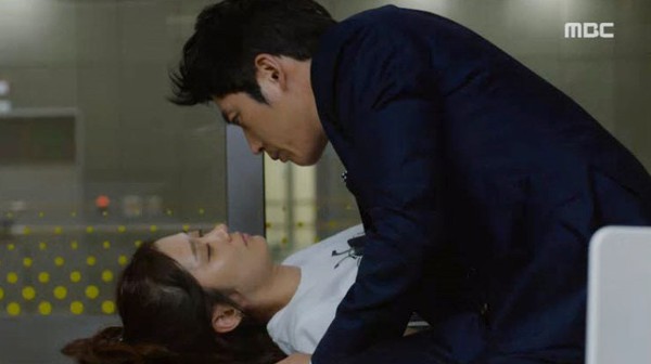 Jang Hyuk liên tục hôn hụt Jang Nara 3