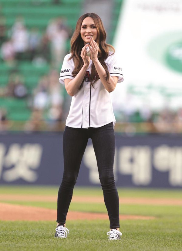 Megan Fox đẹp rạng ngời ở sân bóng chày 2