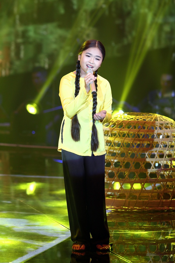 Thiện Nhân bật khóc khi đăng quang Giọng hát Việt nhí 2014 13