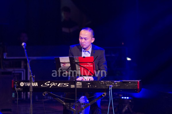 Ca sĩ &Aacute;nh Tuyết bất ngờ 