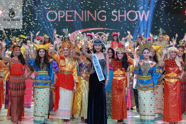 Lại Hương Thảo nhí nhảnh trước lễ khai mạc Miss World 2013 13