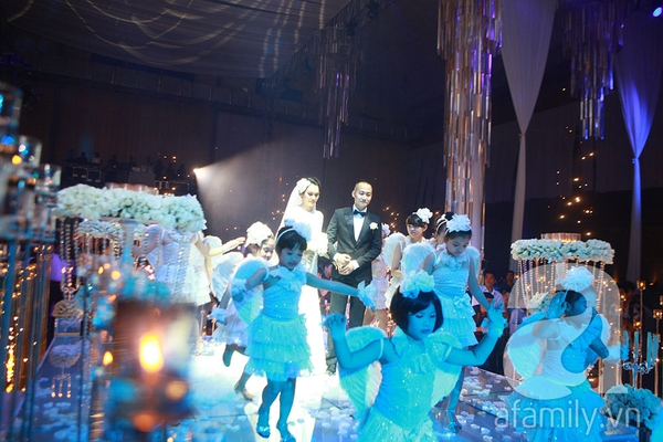 Toàn cảnh đám cưới tiền tỷ của Ngọc Thạch và đại gia Hà Nội  35