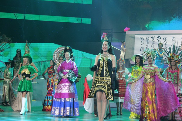 Trần Thị Quỳnh hài lòng với kết quả Top 6 HH Quý bà Thế giới  12