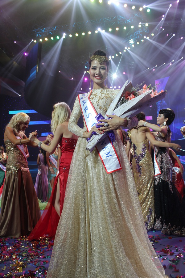 Trần Thị Quỳnh hài lòng với kết quả Top 6 HH Quý bà Thế giới  25