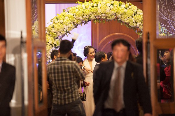 Hoa hậu Ngô Phương Lan xinh lộng lẫy trong lễ cưới 16