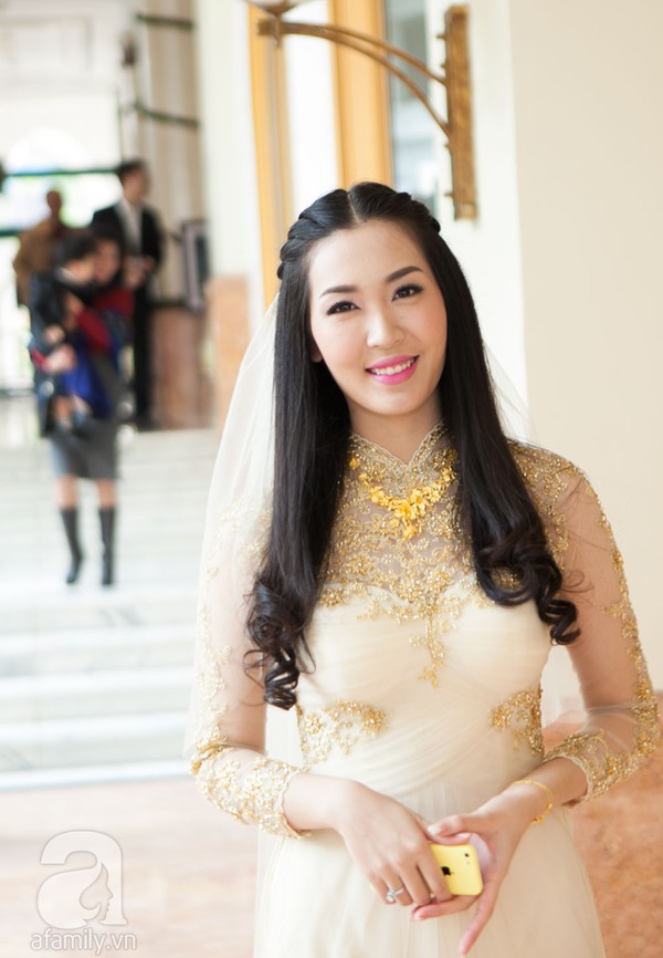 Á hậu Việt Nam 2010 xinh đẹp bên chú rể cực chất trong đám cưới 6