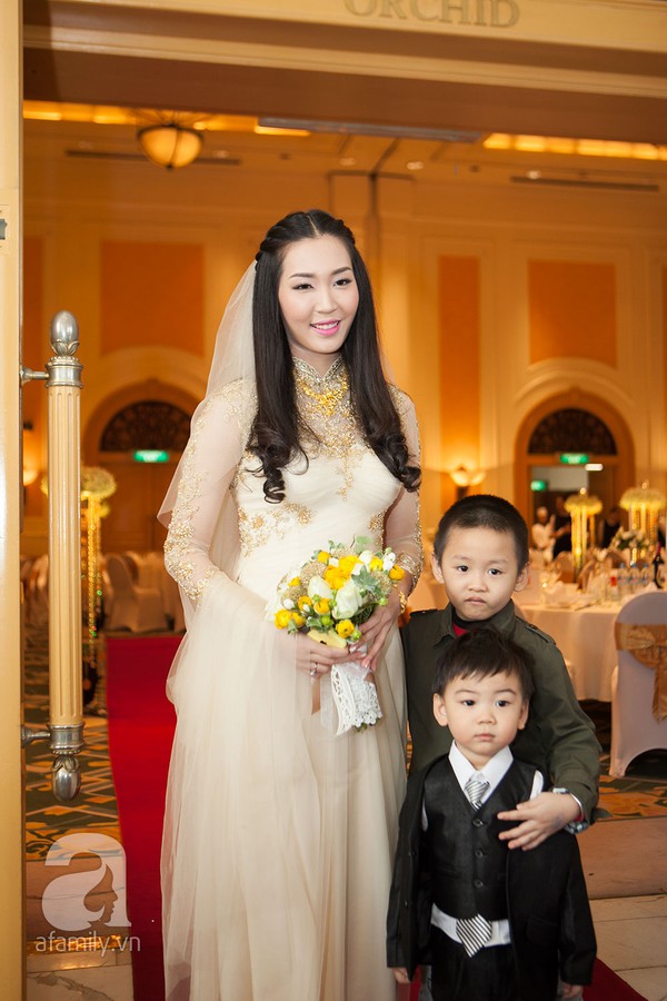 Á hậu Việt Nam 2010 xinh đẹp bên chú rể cực chất trong đám cưới 7