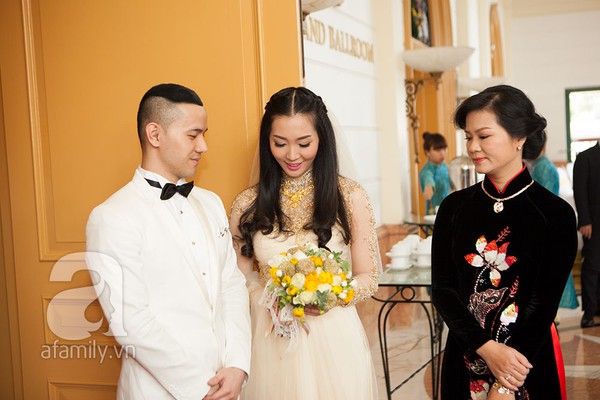 Á hậu Việt Nam 2010 xinh đẹp bên chú rể cực chất trong đám cưới 9