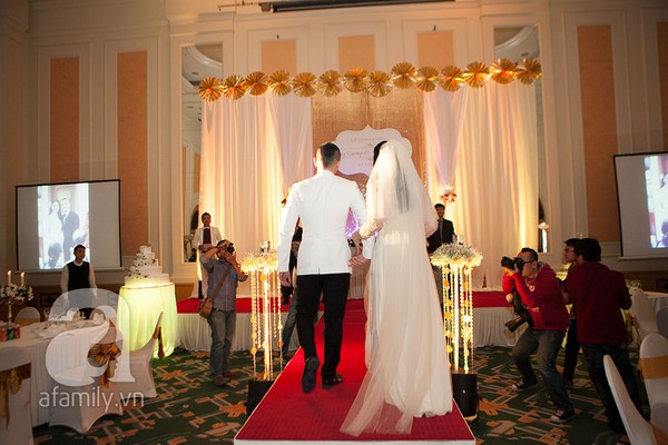 Á hậu Việt Nam 2010 xinh đẹp bên chú rể cực chất trong đám cưới 26