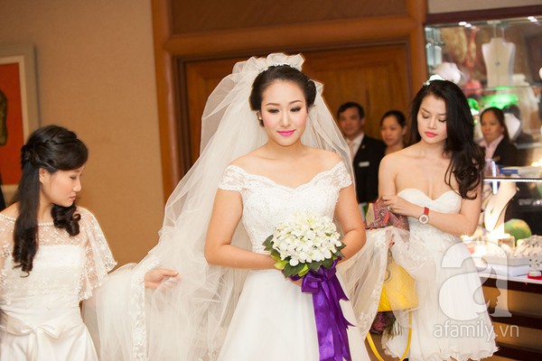 Hoa hậu Ngô Phương Lan xinh lộng lẫy trong lễ cưới 1