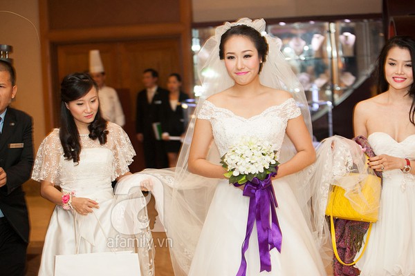 Hoa hậu Ngô Phương Lan xinh lộng lẫy trong lễ cưới 2
