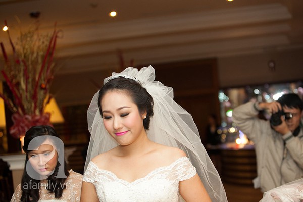 Hoa hậu Ngô Phương Lan xinh lộng lẫy trong lễ cưới 4