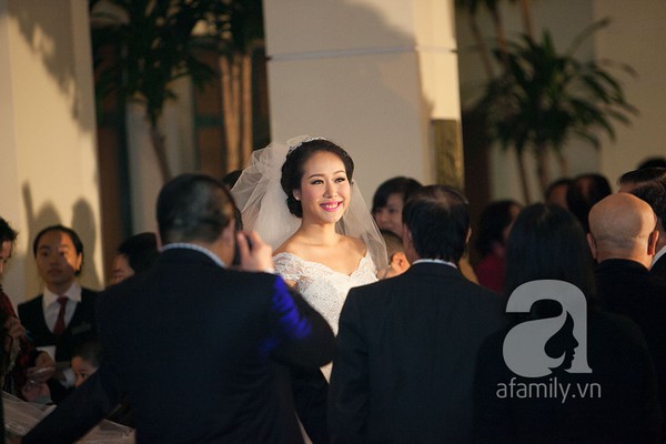 Hoa hậu Ngô Phương Lan xinh lộng lẫy trong lễ cưới 8