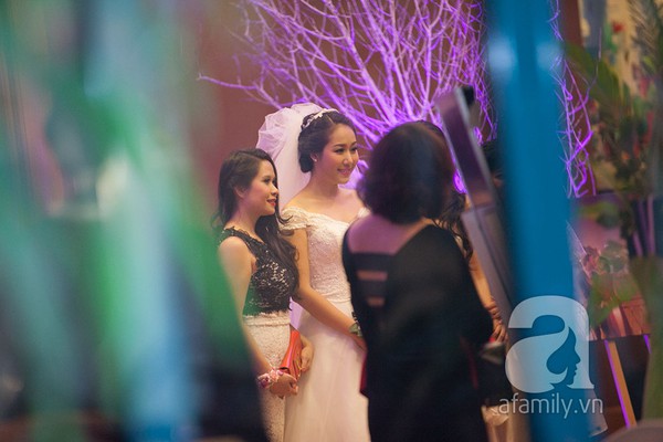 Hoa hậu Ngô Phương Lan xinh lộng lẫy trong lễ cưới 10