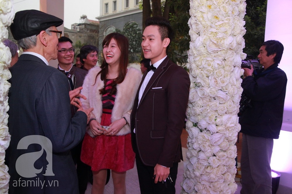 Cận cảnh nhan sắc dịu dàng của vợ Minh Vương trong tiệc cưới 20