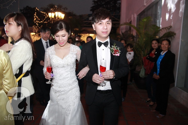 Cận cảnh nhan sắc dịu dàng của vợ Minh Vương trong tiệc cưới 36