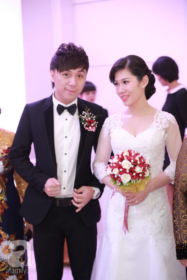 Cận cảnh nhan sắc dịu dàng của vợ Minh Vương trong tiệc cưới 18
