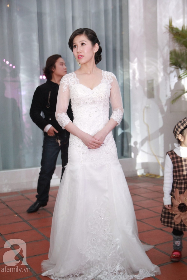 Cận cảnh nhan sắc dịu dàng của vợ Minh Vương trong tiệc cưới 11
