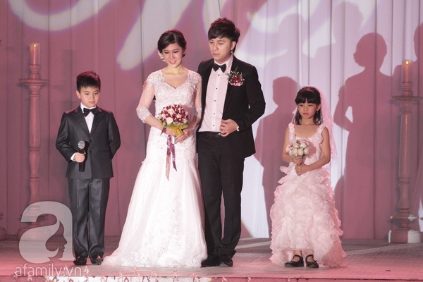 Cận cảnh nhan sắc dịu dàng của vợ Minh Vương trong tiệc cưới 29