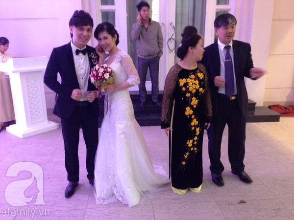 Cận cảnh nhan sắc dịu dàng của vợ Minh Vương trong tiệc cưới 23