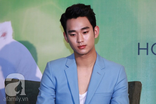 BTC lý giải vụ Kim Soo Hyun ủ rũ khi đến VN  2