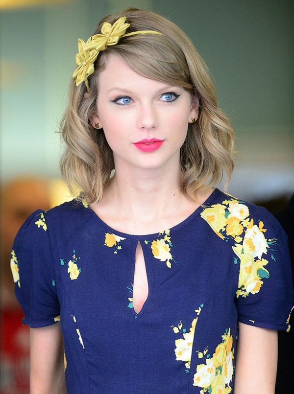 Người hâm mộ vây quanh Taylor Swift trên phố  3