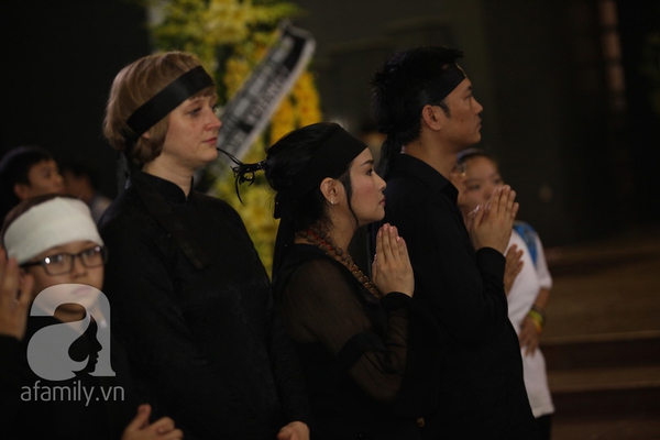 Thanh Lam thất thần trong lễ đưa tang nhạc sĩ Thuận Yến 6