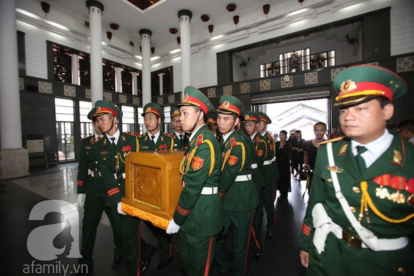 Thanh Lam thất thần trong lễ đưa tang nhạc sĩ Thuận Yến 1