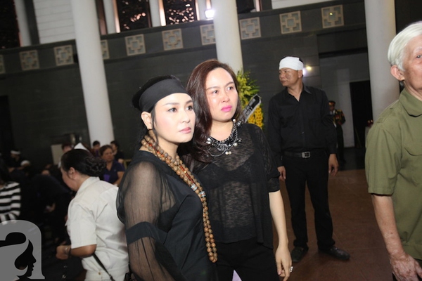 Thanh Lam thất thần trong lễ đưa tang nhạc sĩ Thuận Yến 8 Thanh Lam thất thần trong lễ đưa tang nhạc sĩ Thuận Yến 8