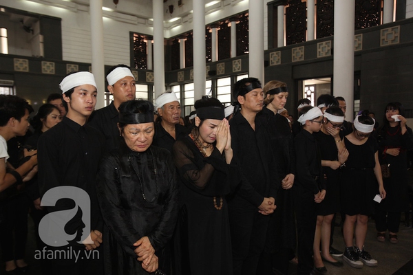 Thanh Lam thất thần trong lễ đưa tang nhạc sĩ Thuận Yến 29